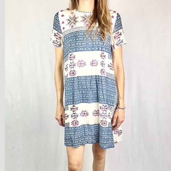 LITTLE WHITE LIES |🧵💗 Cornflower Blue Pink Boho Embroidered Stitch Shift Dress - Picture 3 of 16